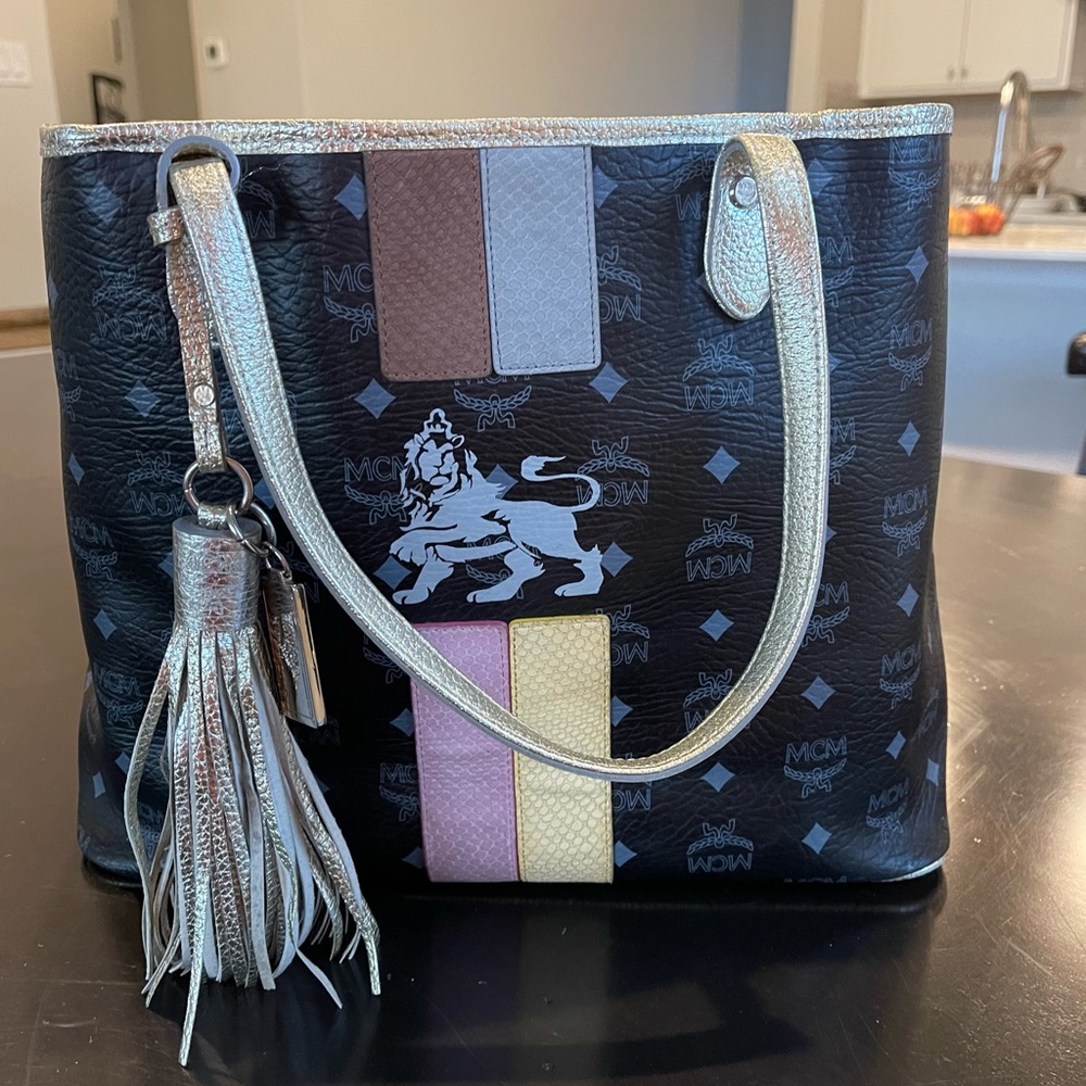 ‼️SOLD‼️ MCM Metallic Visetos Lion Princess Shopper Tote
